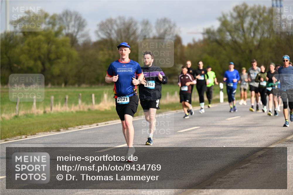 12.04.2026 - 45. Internationalen Wilhelmsburger Insellauf Dr. Thomas Lammeyer http://msf.ph/oto/9434769 12.04.2026 09:22:18 Laufen 2821, 2162 meine-sportfotos.de
