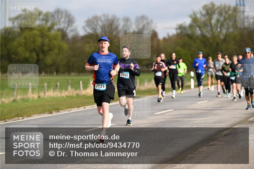12.04.2026 - 45. Internationalen Wilhelmsburger Insellauf Dr. Thomas Lammeyer http://msf.ph/oto/9434770 12.04.2026 09:22:18 Laufen 2821, 2162 meine-sportfotos.de