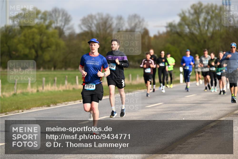 12.04.2026 - 45. Internationalen Wilhelmsburger Insellauf Dr. Thomas Lammeyer http://msf.ph/oto/9434771 12.04.2026 09:22:18 Laufen 2821, 2162 meine-sportfotos.de