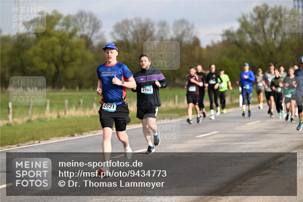 12.04.2026 - 45. Internationalen Wilhelmsburger Insellauf Dr. Thomas Lammeyer http://msf.ph/oto/9434773 12.04.2026 09:22:18 Laufen 2821, 2162 meine-sportfotos.de