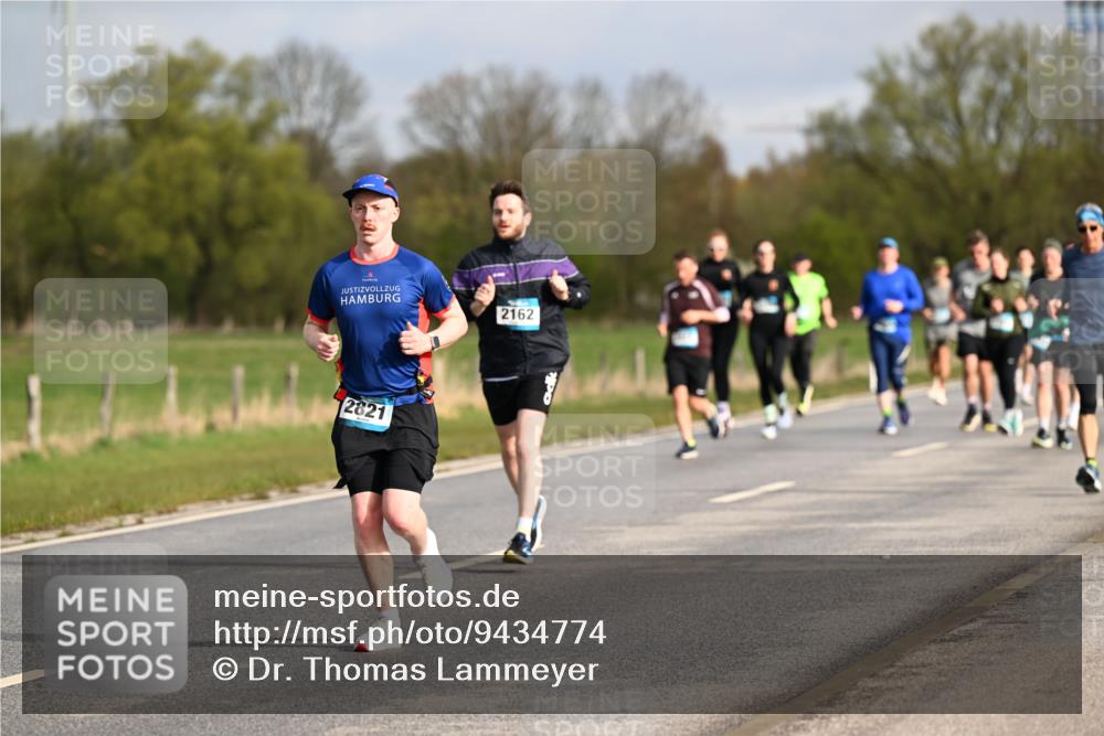 12.04.2026 - 45. Internationalen Wilhelmsburger Insellauf Dr. Thomas Lammeyer http://msf.ph/oto/9434774 12.04.2026 09:22:19 Laufen 2821, 2162 meine-sportfotos.de