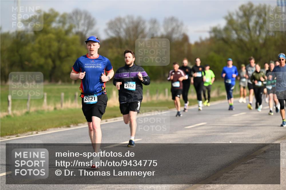 12.04.2026 - 45. Internationalen Wilhelmsburger Insellauf Dr. Thomas Lammeyer http://msf.ph/oto/9434775 12.04.2026 09:22:19 Laufen 2821, 2162 meine-sportfotos.de