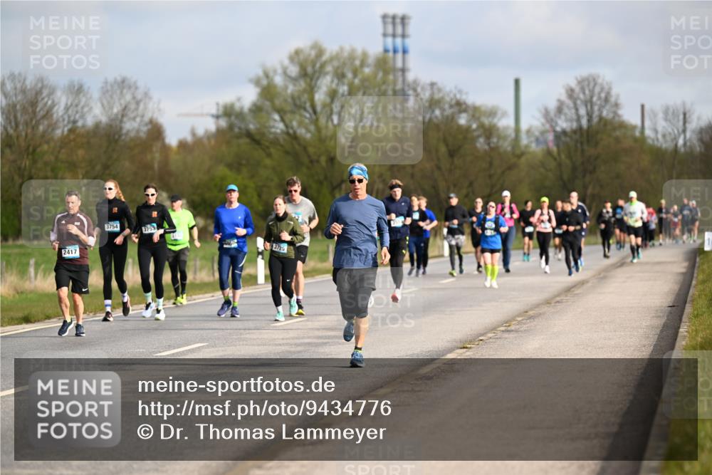 12.04.2026 - 45. Internationalen Wilhelmsburger Insellauf Dr. Thomas Lammeyer http://msf.ph/oto/9434776 12.04.2026 09:22:20 Laufen 2417, 3754, 3753, 3725 meine-sportfotos.de