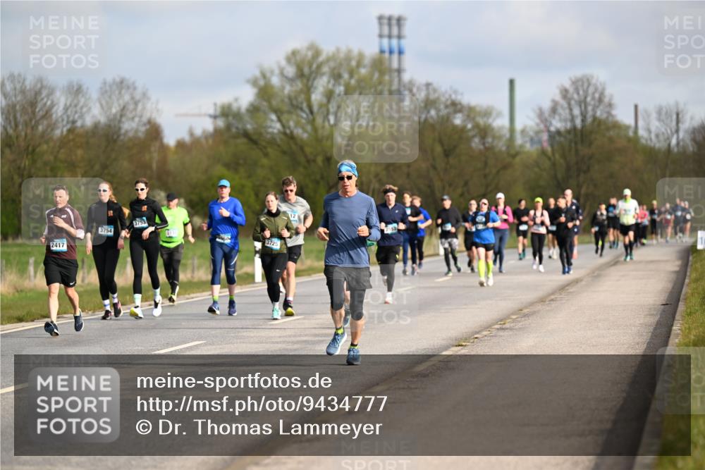 12.04.2026 - 45. Internationalen Wilhelmsburger Insellauf Dr. Thomas Lammeyer http://msf.ph/oto/9434777 12.04.2026 09:22:20 Laufen 2417, 38, 3754, 3725 meine-sportfotos.de