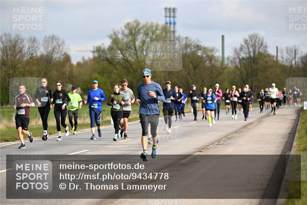 12.04.2026 - 45. Internationalen Wilhelmsburger Insellauf Dr. Thomas Lammeyer http://msf.ph/oto/9434778 12.04.2026 09:22:20 Laufen 2417, 3754, 28, 3753, 3725, 12, 2553 meine-sportfotos.de