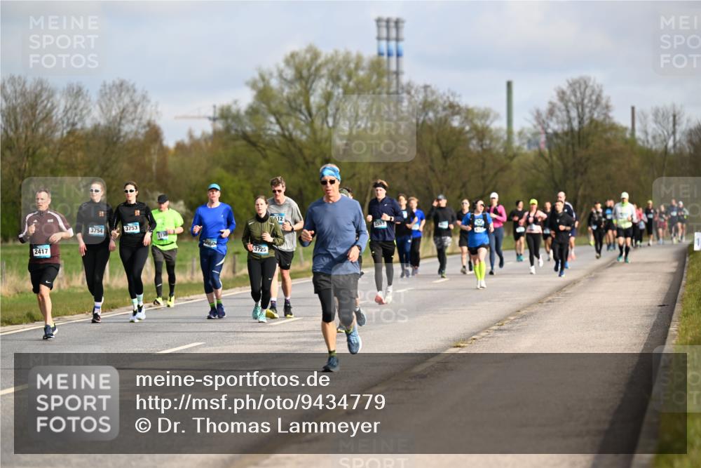 12.04.2026 - 45. Internationalen Wilhelmsburger Insellauf Dr. Thomas Lammeyer http://msf.ph/oto/9434779 12.04.2026 09:22:20 Laufen 2417, 38, 3754, 3753, 3725, 512, 2553 meine-sportfotos.de