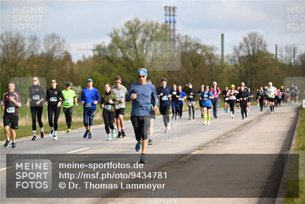 12.04.2026 - 45. Internationalen Wilhelmsburger Insellauf Dr. Thomas Lammeyer http://msf.ph/oto/9434781 12.04.2026 09:22:20 Laufen 2417, 3754, 3753, 3130, 3725, 512 meine-sportfotos.de