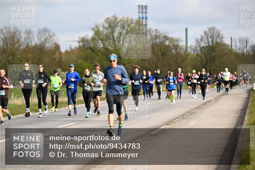 12.04.2026 - 45. Internationalen Wilhelmsburger Insellauf Dr. Thomas Lammeyer http://msf.ph/oto/9434783 12.04.2026 09:22:21 Laufen 417, 38, 3754, 3753, 3130, 2050, 3725, 5512, 2553 meine-sportfotos.de