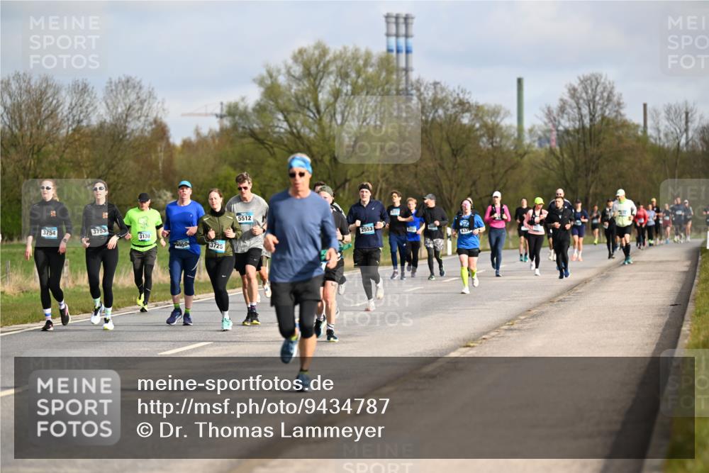 12.04.2026 - 45. Internationalen Wilhelmsburger Insellauf Dr. Thomas Lammeyer http://msf.ph/oto/9434787 12.04.2026 09:22:21 Laufen 3754, 3753, 3130, 2950, 3725, 5512, 2553, 4339 meine-sportfotos.de