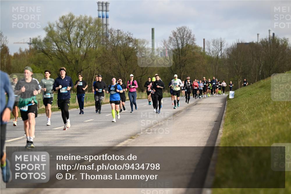 12.04.2026 - 45. Internationalen Wilhelmsburger Insellauf Dr. Thomas Lammeyer http://msf.ph/oto/9434798 12.04.2026 09:22:24 Laufen 3260, 2553, 3577, 4339, 16 meine-sportfotos.de