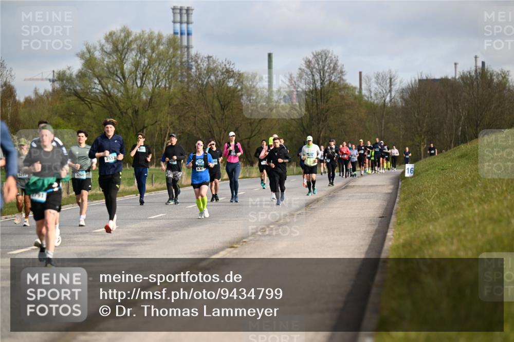 12.04.2026 - 45. Internationalen Wilhelmsburger Insellauf Dr. Thomas Lammeyer http://msf.ph/oto/9434799 12.04.2026 09:22:24 Laufen 325, 3260, 2553, 4369, 16 meine-sportfotos.de