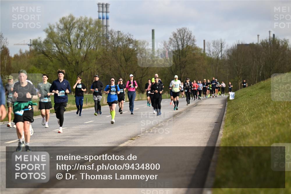 12.04.2026 - 45. Internationalen Wilhelmsburger Insellauf Dr. Thomas Lammeyer http://msf.ph/oto/9434800 12.04.2026 09:22:24 Laufen 3260, 2553, 3577, 4339, 16 meine-sportfotos.de