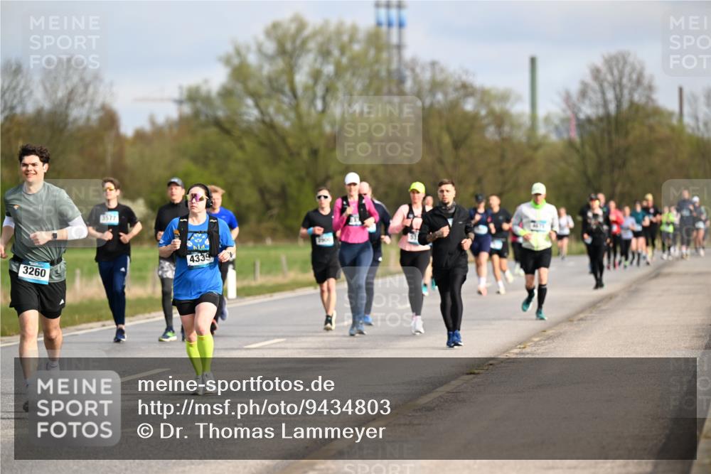 12.04.2026 - 45. Internationalen Wilhelmsburger Insellauf Dr. Thomas Lammeyer http://msf.ph/oto/9434803 12.04.2026 09:22:30 Laufen 3260, 3577, 4339 meine-sportfotos.de