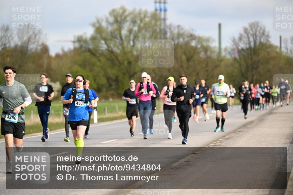 12.04.2026 - 45. Internationalen Wilhelmsburger Insellauf Dr. Thomas Lammeyer http://msf.ph/oto/9434804 12.04.2026 09:22:31 Laufen 3260, 3577, 4339 meine-sportfotos.de