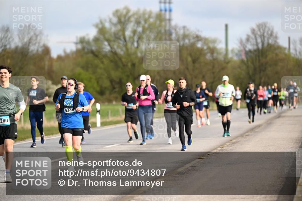 12.04.2026 - 45. Internationalen Wilhelmsburger Insellauf Dr. Thomas Lammeyer http://msf.ph/oto/9434807 12.04.2026 09:22:31 Laufen 260, 3577, 4339 meine-sportfotos.de