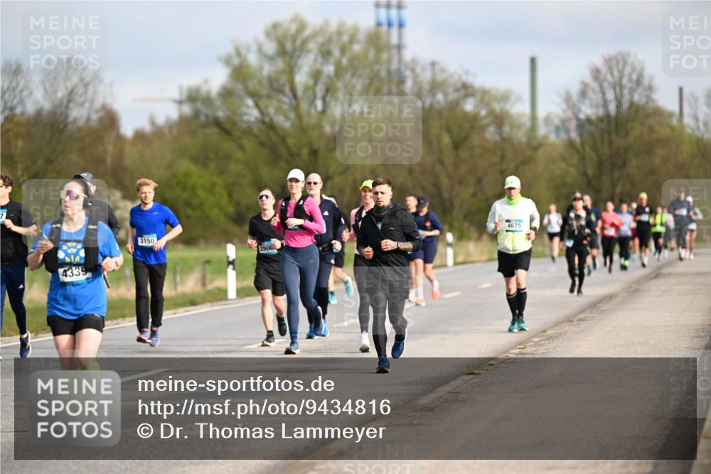 12.04.2026 - 45. Internationalen Wilhelmsburger Insellauf Dr. Thomas Lammeyer http://msf.ph/oto/9434816 12.04.2026 09:22:32 Laufen 4339, 3150, 4675, 2900 meine-sportfotos.de