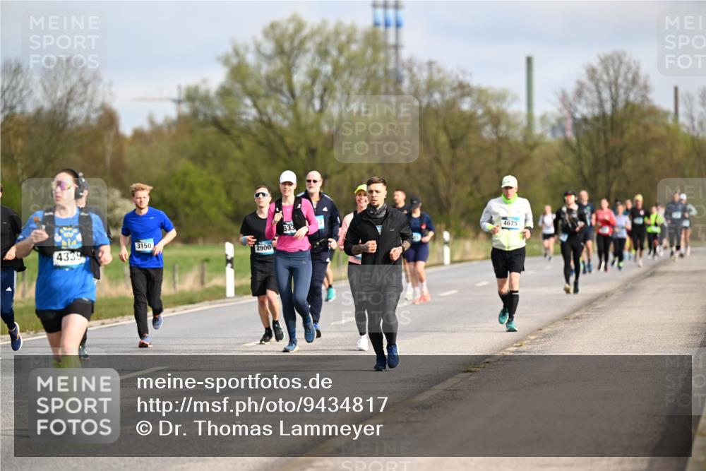 12.04.2026 - 45. Internationalen Wilhelmsburger Insellauf Dr. Thomas Lammeyer http://msf.ph/oto/9434817 12.04.2026 09:22:33 Laufen 3150, 4339, 2900, 533, 4675 meine-sportfotos.de