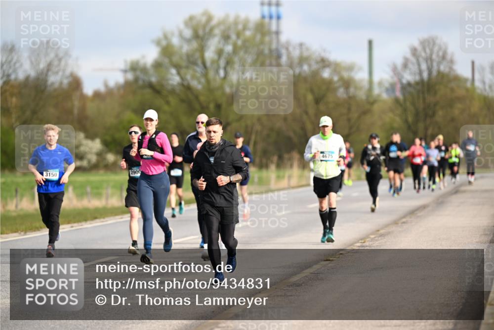 12.04.2026 - 45. Internationalen Wilhelmsburger Insellauf Dr. Thomas Lammeyer http://msf.ph/oto/9434831 12.04.2026 09:22:35 Laufen 3150, 2900, 4675 meine-sportfotos.de