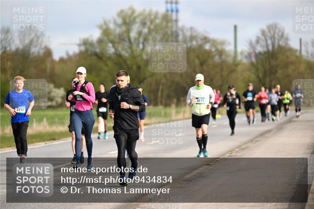 12.04.2026 - 45. Internationalen Wilhelmsburger Insellauf Dr. Thomas Lammeyer http://msf.ph/oto/9434834 12.04.2026 09:22:35 Laufen 3150, 533, 4675 meine-sportfotos.de