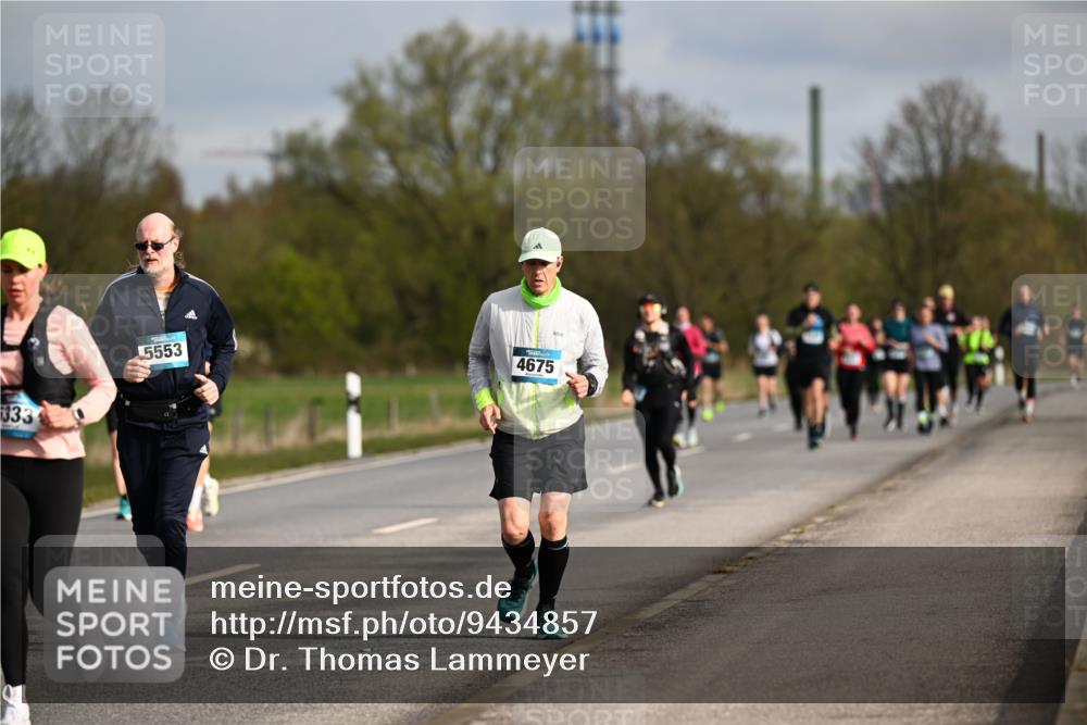 12.04.2026 - 45. Internationalen Wilhelmsburger Insellauf Dr. Thomas Lammeyer http://msf.ph/oto/9434857 12.04.2026 09:22:39 Laufen 333, 5553, 4675 meine-sportfotos.de