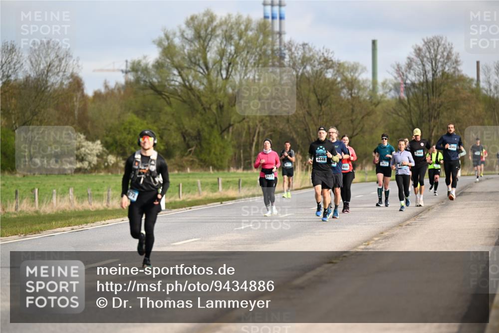 12.04.2026 - 45. Internationalen Wilhelmsburger Insellauf Dr. Thomas Lammeyer http://msf.ph/oto/9434886 12.04.2026 09:22:44 Laufen 2673, 4448, 2368, 3825, 808, 4500 meine-sportfotos.de