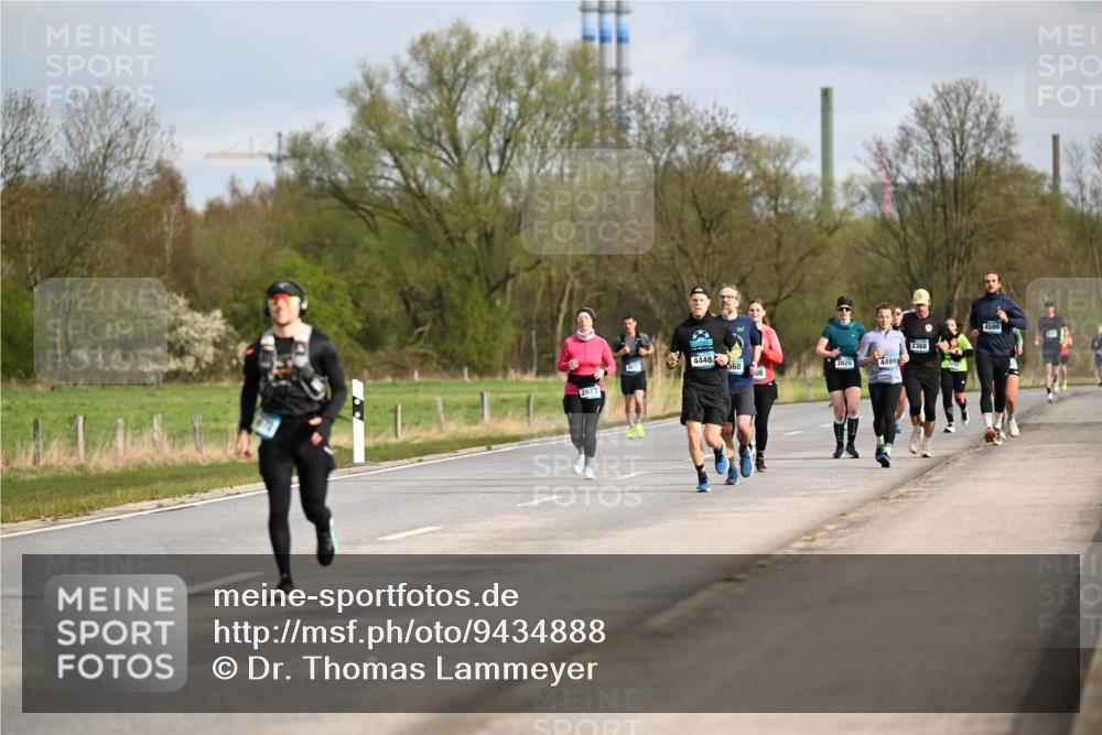 12.04.2026 - 45. Internationalen Wilhelmsburger Insellauf Dr. Thomas Lammeyer http://msf.ph/oto/9434888 12.04.2026 09:22:44 Laufen 2673, 4071, 4500, 4500, 2368, 4448, 368, 3825, 4499 meine-sportfotos.de