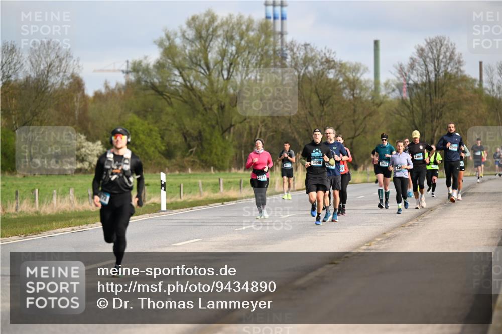 12.04.2026 - 45. Internationalen Wilhelmsburger Insellauf Dr. Thomas Lammeyer http://msf.ph/oto/9434890 12.04.2026 09:22:45 Laufen 2673, 4448, 4300, 2368 meine-sportfotos.de
