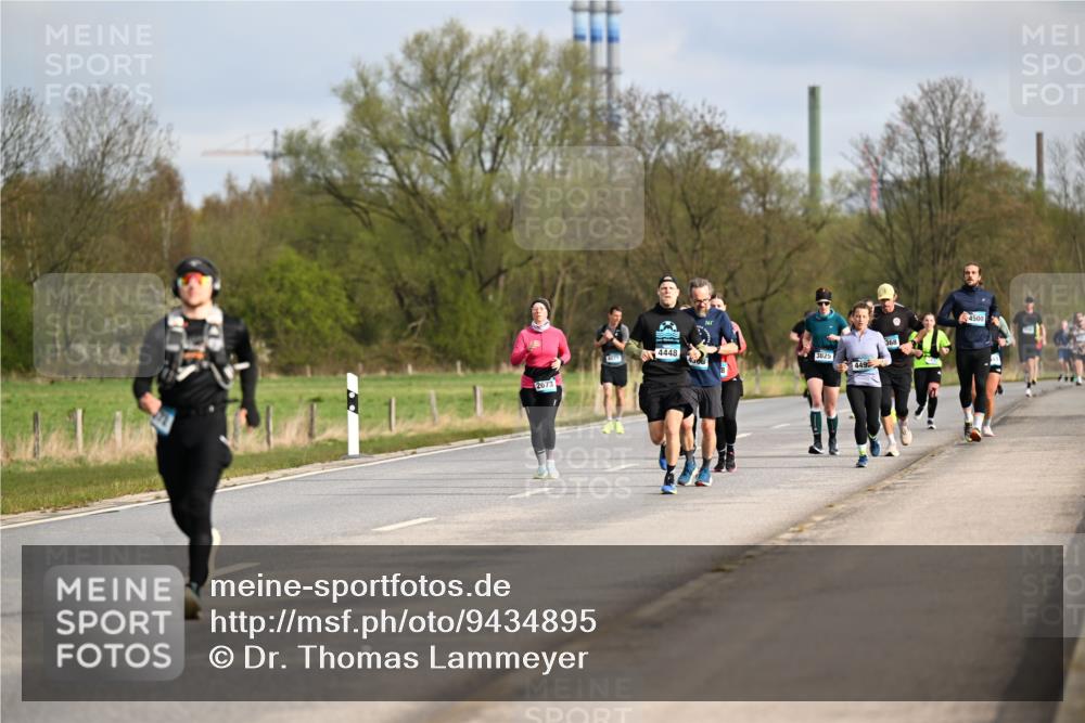 12.04.2026 - 45. Internationalen Wilhelmsburger Insellauf Dr. Thomas Lammeyer http://msf.ph/oto/9434895 12.04.2026 09:22:45 Laufen 4071, 4448, 3825, 2673, 449, 4500 meine-sportfotos.de