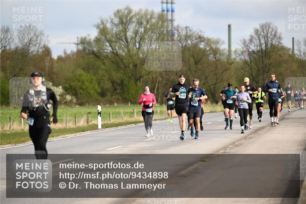 12.04.2026 - 45. Internationalen Wilhelmsburger Insellauf Dr. Thomas Lammeyer http://msf.ph/oto/9434898 12.04.2026 09:22:46 Laufen 2673, 4448, 3825, 4368, 4499, 4500 meine-sportfotos.de