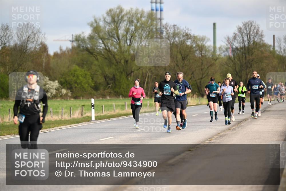 12.04.2026 - 45. Internationalen Wilhelmsburger Insellauf Dr. Thomas Lammeyer http://msf.ph/oto/9434900 12.04.2026 09:22:46 Laufen 2673, 4448, 3825, 4499, 4500 meine-sportfotos.de