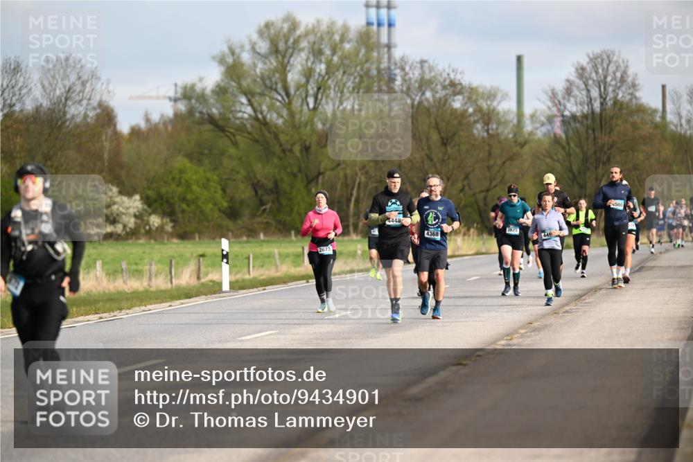 12.04.2026 - 45. Internationalen Wilhelmsburger Insellauf Dr. Thomas Lammeyer http://msf.ph/oto/9434901 12.04.2026 09:22:47 Laufen 2673, 4448, 3825, 4368, 449, 500 meine-sportfotos.de