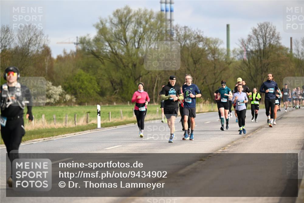 12.04.2026 - 45. Internationalen Wilhelmsburger Insellauf Dr. Thomas Lammeyer http://msf.ph/oto/9434902 12.04.2026 09:22:47 Laufen 361, 2673, 4368, 3825, 4499, 4500 meine-sportfotos.de