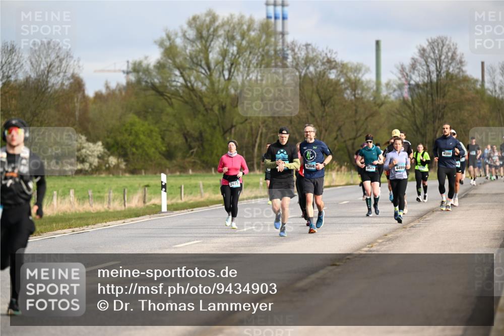 12.04.2026 - 45. Internationalen Wilhelmsburger Insellauf Dr. Thomas Lammeyer http://msf.ph/oto/9434903 12.04.2026 09:22:47 Laufen 361, 4368, 3825, 4499, 2673, 4500 meine-sportfotos.de