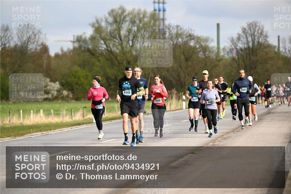 12.04.2026 - 45. Internationalen Wilhelmsburger Insellauf Dr. Thomas Lammeyer http://msf.ph/oto/9434921 12.04.2026 09:22:50 Laufen 2673, 4448, 361, 2808, 3825, 449, 4500, 5544 meine-sportfotos.de