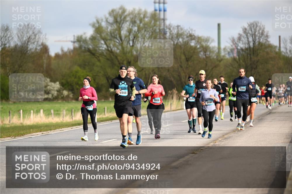 12.04.2026 - 45. Internationalen Wilhelmsburger Insellauf Dr. Thomas Lammeyer http://msf.ph/oto/9434924 12.04.2026 09:22:51 Laufen 2673, 4448, 361, 3825, 2808, 23, 4499, 4500, 5546 meine-sportfotos.de
