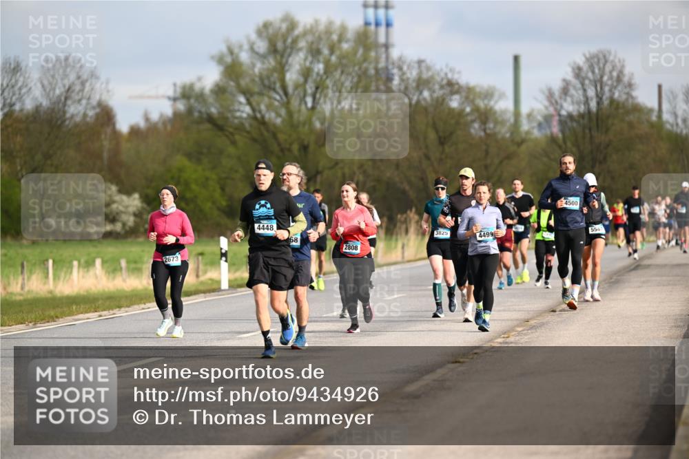 12.04.2026 - 45. Internationalen Wilhelmsburger Insellauf Dr. Thomas Lammeyer http://msf.ph/oto/9434926 12.04.2026 09:22:51 Laufen 2673, 4448, 361, 68, 2808, 3825, 4499, 4500, 5545 meine-sportfotos.de