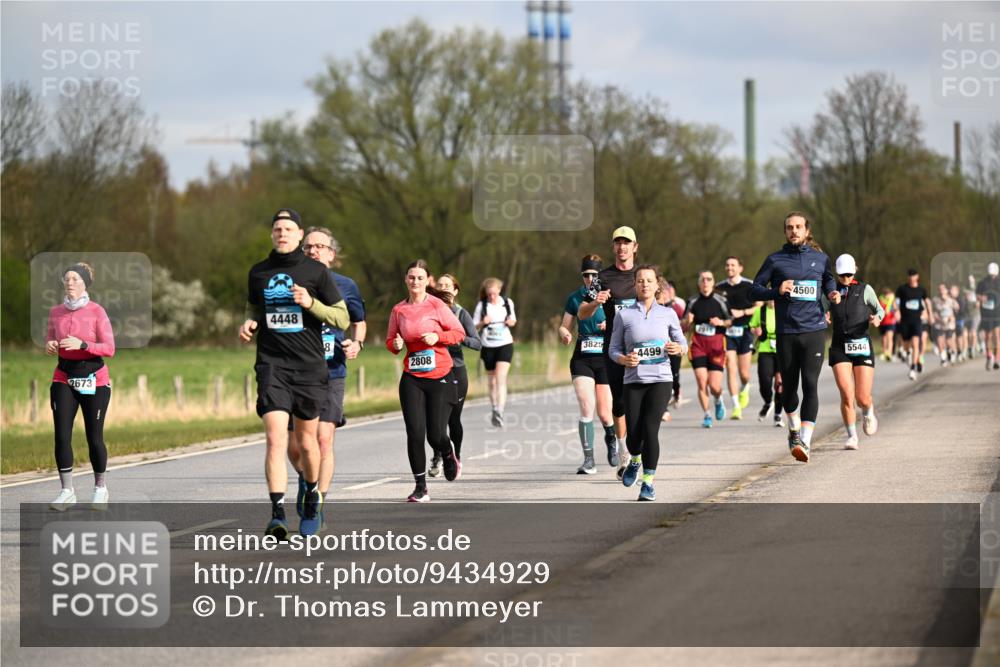 12.04.2026 - 45. Internationalen Wilhelmsburger Insellauf Dr. Thomas Lammeyer http://msf.ph/oto/9434929 12.04.2026 09:22:53 Laufen 2673, 4448, 8, 3825, 2808, 4499, 2914, 4500, 5544 meine-sportfotos.de