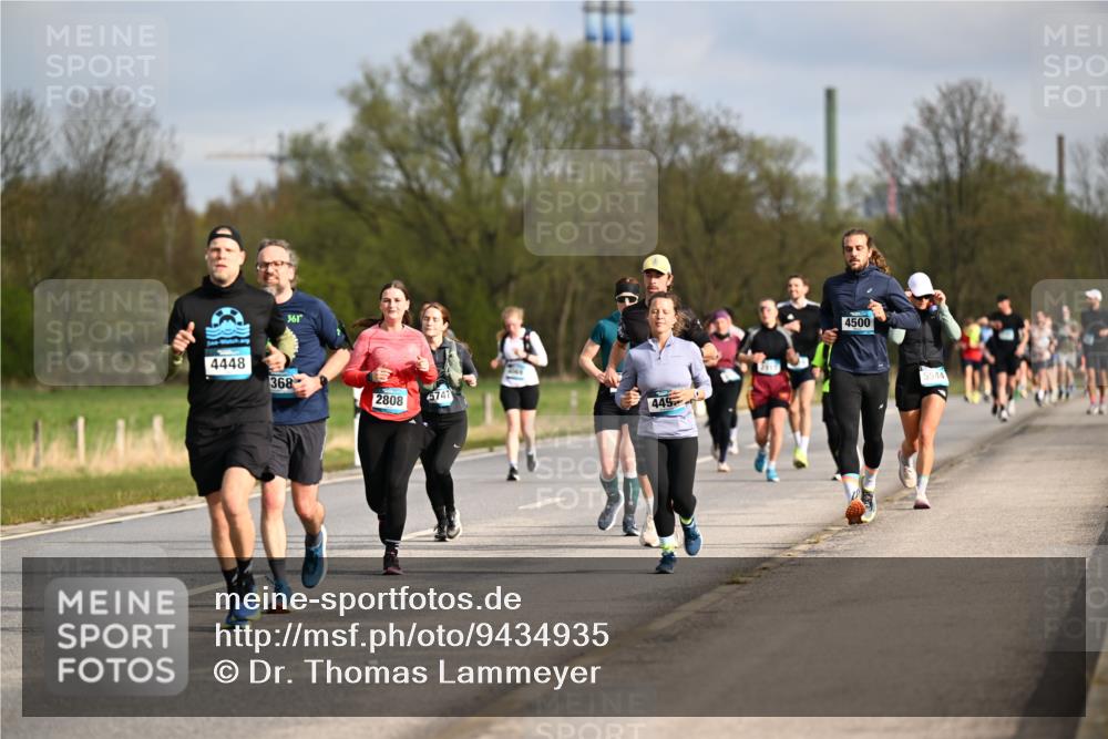 12.04.2026 - 45. Internationalen Wilhelmsburger Insellauf Dr. Thomas Lammeyer http://msf.ph/oto/9434935 12.04.2026 09:22:54 Laufen 4448, 361, 368, 2808, 5747, 449, 4500, 5544 meine-sportfotos.de