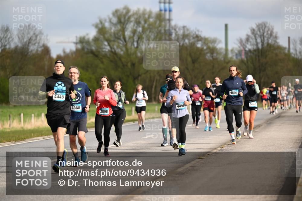 12.04.2026 - 45. Internationalen Wilhelmsburger Insellauf Dr. Thomas Lammeyer http://msf.ph/oto/9434936 12.04.2026 09:22:54 Laufen 4448, 361, 4368, 2808, 4499, 2919, 4500, 5544 meine-sportfotos.de