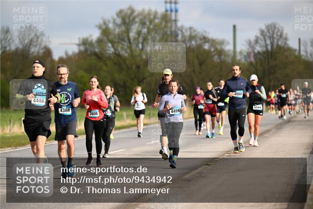 12.04.2026 - 45. Internationalen Wilhelmsburger Insellauf Dr. Thomas Lammeyer http://msf.ph/oto/9434942 12.04.2026 09:22:55 Laufen 4448, 361, 14, 4368, 2808, 574, 4499, 4500, 5544 meine-sportfotos.de