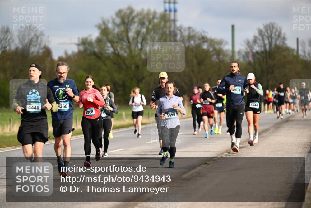12.04.2026 - 45. Internationalen Wilhelmsburger Insellauf Dr. Thomas Lammeyer http://msf.ph/oto/9434943 12.04.2026 09:22:55 Laufen 4448, 4368, 361, 2808, 4499, 4500, 5544 meine-sportfotos.de