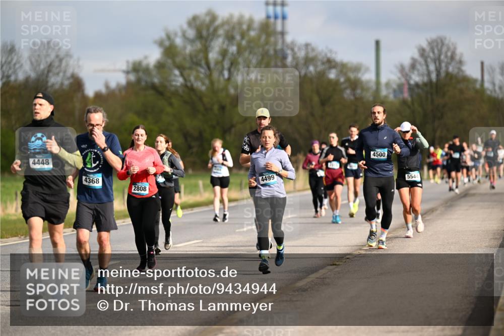 12.04.2026 - 45. Internationalen Wilhelmsburger Insellauf Dr. Thomas Lammeyer http://msf.ph/oto/9434944 12.04.2026 09:22:55 Laufen 4448, 4368, 2808, 4499, 4500, 5544 meine-sportfotos.de