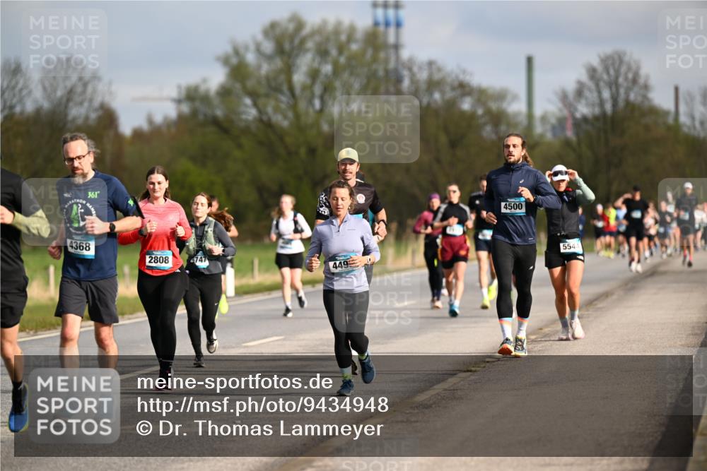 12.04.2026 - 45. Internationalen Wilhelmsburger Insellauf Dr. Thomas Lammeyer http://msf.ph/oto/9434948 12.04.2026 09:22:56 Laufen 361, 4368, 2808, 4747, 4493, 4500, 554 meine-sportfotos.de