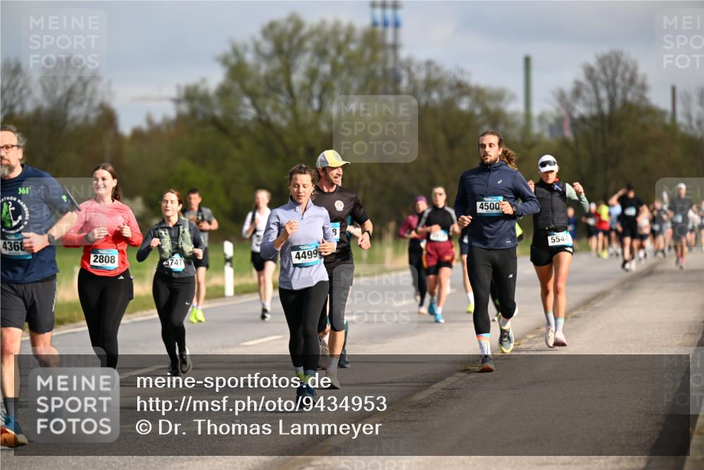 12.04.2026 - 45. Internationalen Wilhelmsburger Insellauf Dr. Thomas Lammeyer http://msf.ph/oto/9434953 12.04.2026 09:22:57 Laufen 361, 4368, 2808, 5747, 4499, 8, 4500, 5544 meine-sportfotos.de