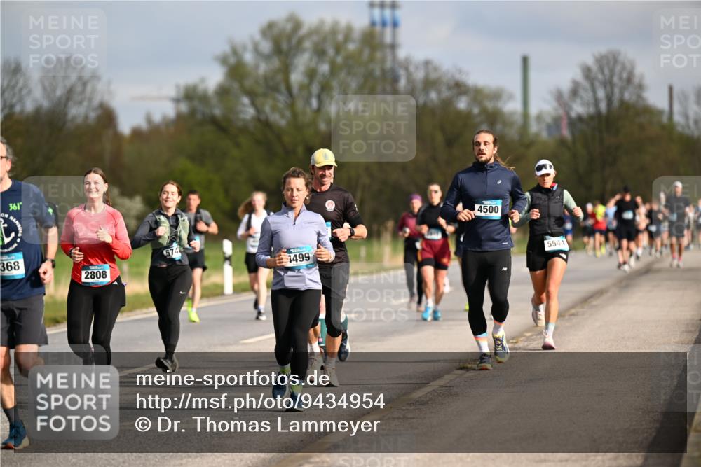 12.04.2026 - 45. Internationalen Wilhelmsburger Insellauf Dr. Thomas Lammeyer http://msf.ph/oto/9434954 12.04.2026 09:22:57 Laufen 361, 368, 2808, 574, 1499, 4500, 5544 meine-sportfotos.de