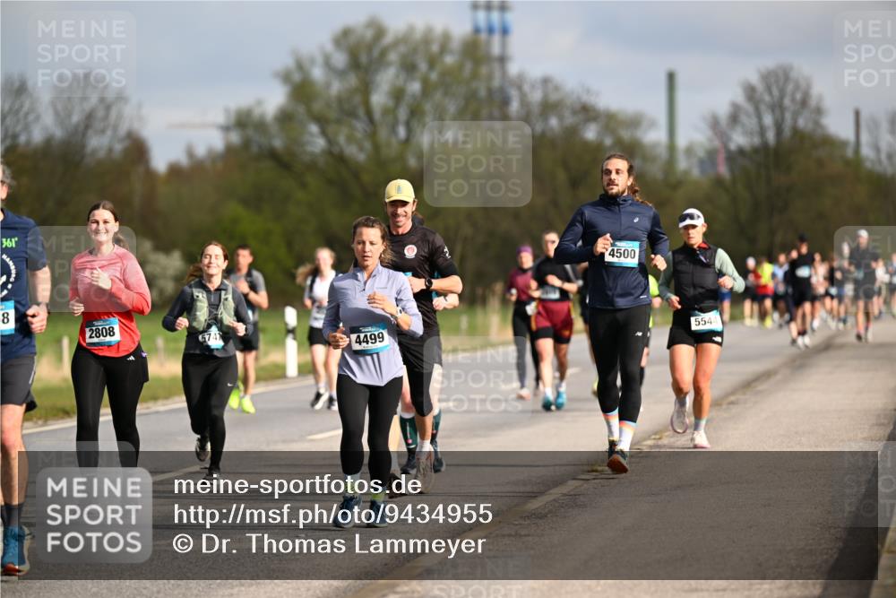 12.04.2026 - 45. Internationalen Wilhelmsburger Insellauf Dr. Thomas Lammeyer http://msf.ph/oto/9434955 12.04.2026 09:22:57 Laufen 361, 8, 2808, 5741, 4499, 4500, 5544 meine-sportfotos.de