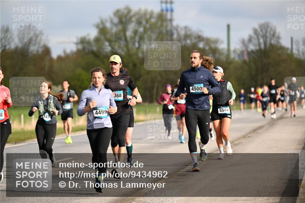 12.04.2026 - 45. Internationalen Wilhelmsburger Insellauf Dr. Thomas Lammeyer http://msf.ph/oto/9434962 12.04.2026 09:22:58 Laufen 8, 747, 4499, 368, 4500, 5544 meine-sportfotos.de