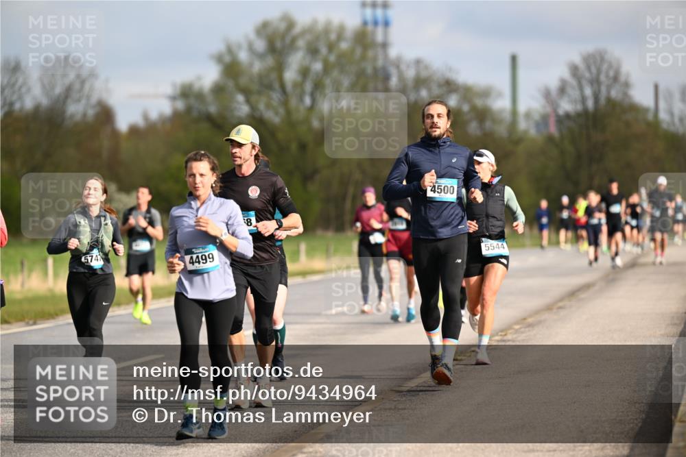 12.04.2026 - 45. Internationalen Wilhelmsburger Insellauf Dr. Thomas Lammeyer http://msf.ph/oto/9434964 12.04.2026 09:22:58 Laufen 5741, 4499, 8, 4500, 5544 meine-sportfotos.de