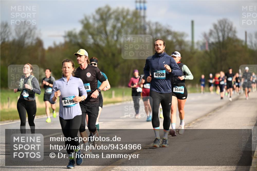 12.04.2026 - 45. Internationalen Wilhelmsburger Insellauf Dr. Thomas Lammeyer http://msf.ph/oto/9434966 12.04.2026 09:22:59 Laufen 147, 4499, 68, 4500, 5544 meine-sportfotos.de