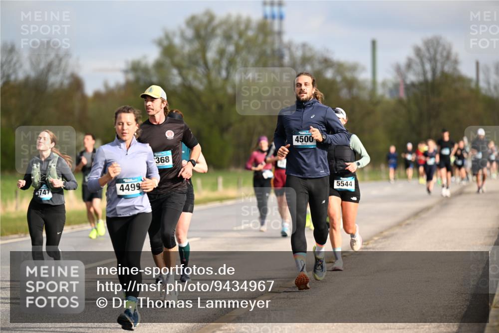 12.04.2026 - 45. Internationalen Wilhelmsburger Insellauf Dr. Thomas Lammeyer http://msf.ph/oto/9434967 12.04.2026 09:22:59 Laufen 4747, 4499, 368, 4500, 5544 meine-sportfotos.de